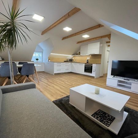 Apartman Svetla Pardubice Exteriör bild