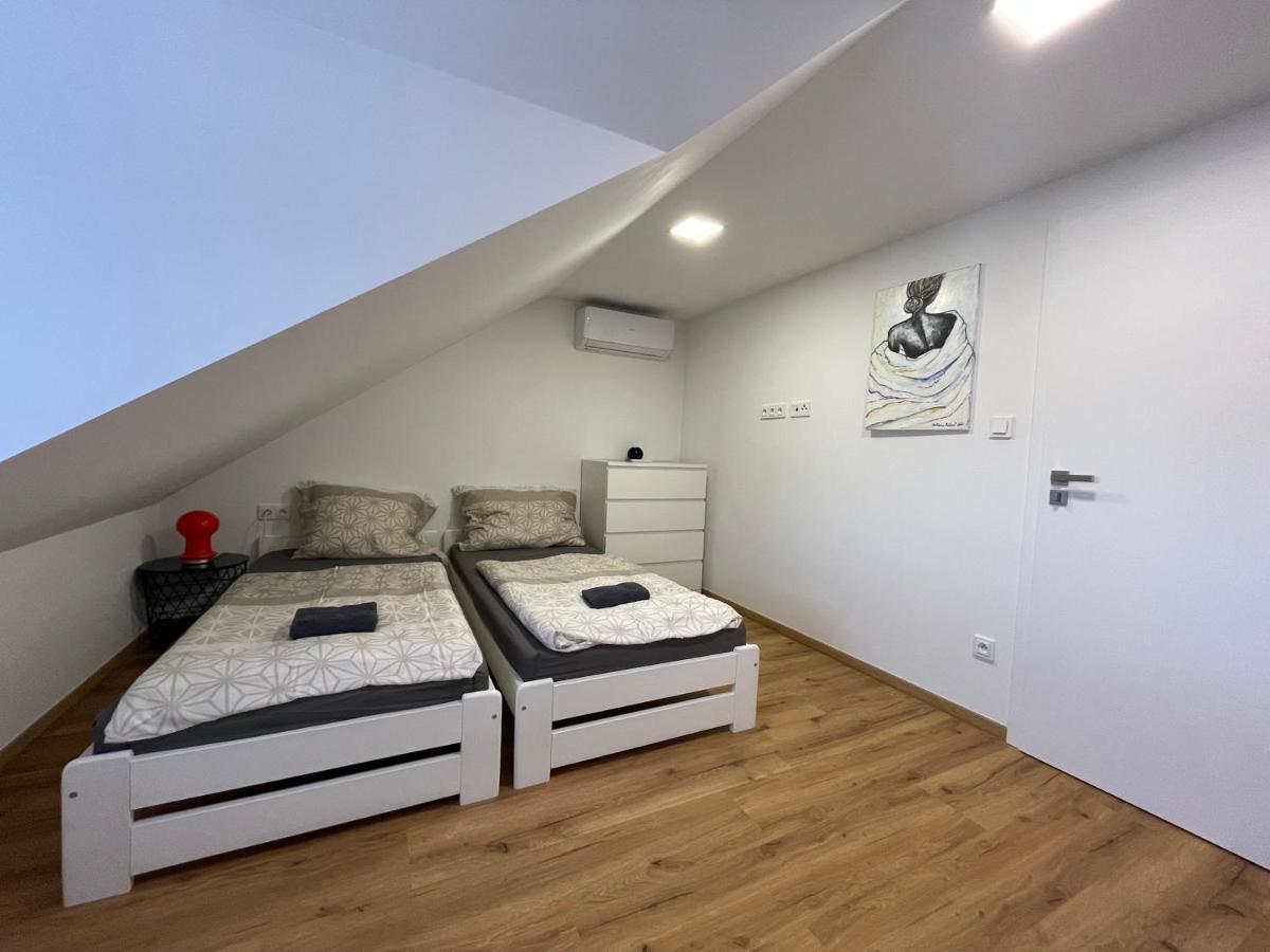 Apartman Svetla Pardubice Exteriör bild