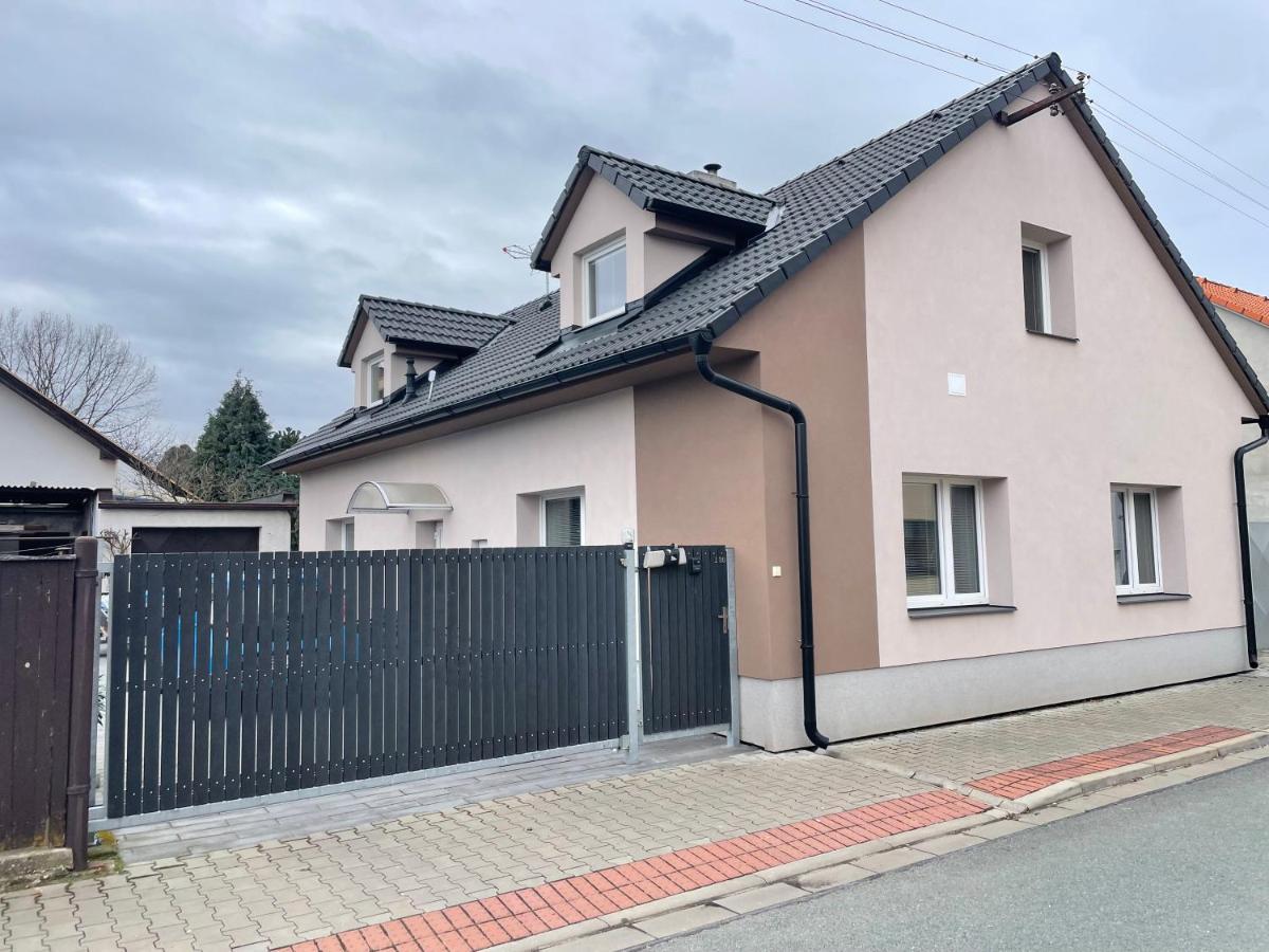 Apartman Svetla Pardubice Exteriör bild